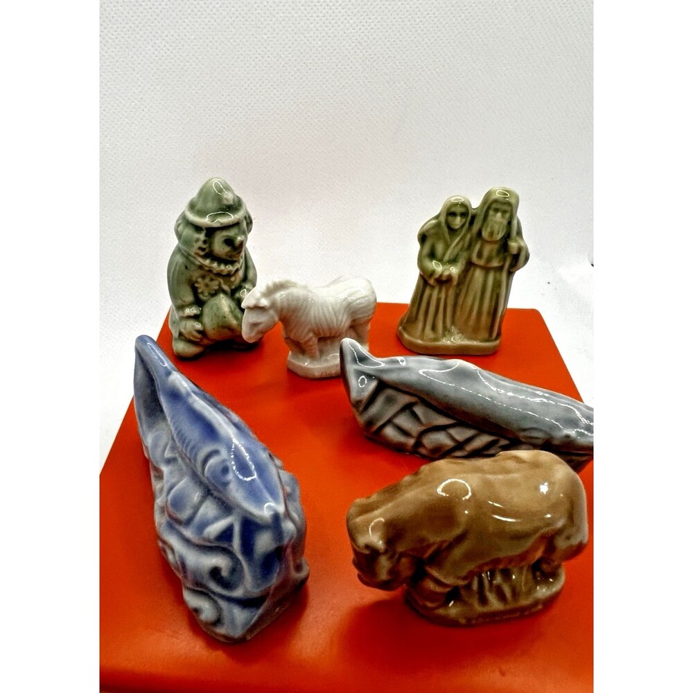 6 Piece Vintage Wade Whimsies Lot - US Red Rose Tea